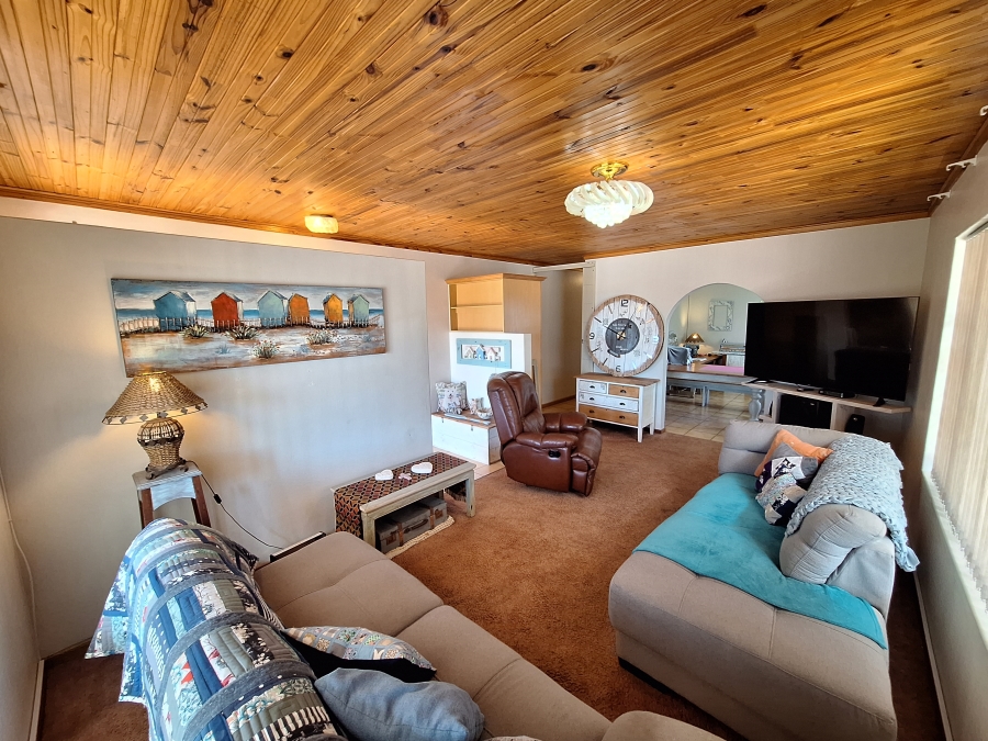 4 Bedroom Property for Sale in Wavecrest Eastern Cape